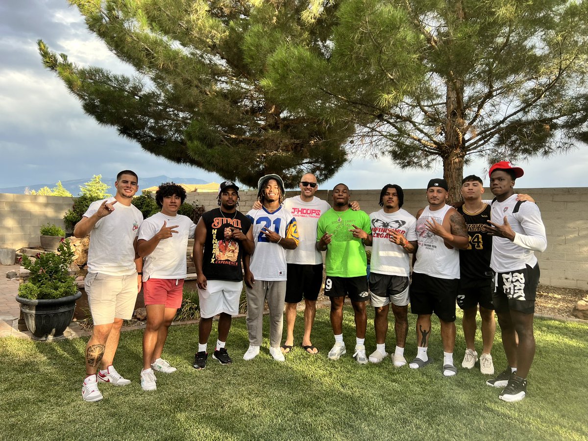 Coach_Ridenour's tweet photo. It is TIME!!! I’ll go to war with these dudes all day!! 
#GoLobos
#Dirty3
#Win5 https://t.co/8lezGVNw50
