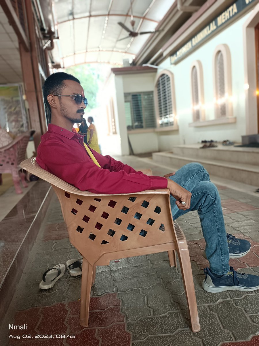 nmali1995's tweet photo. तलब करें तो मैं अपनी आँखें भी उन्हें दे दूँ,
मगर ये लोग मेरी आँखों के ख्वाब माँगते हैं। https://t.co/mamdUu5xhC