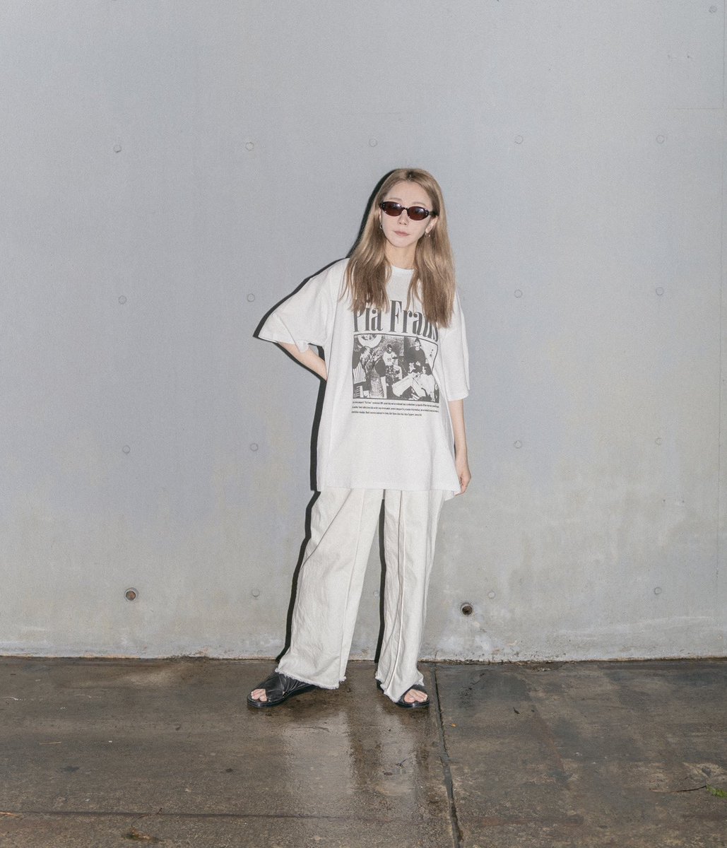 pvinerecords's tweet photo. PIA FRAUS × WEAREALLANIMALSによるコラボレーションTシャツ超数量限定販売します！普段のバンドグッズとは一味違うボディーからこだわって制作Tシャツ！バンド初期の写真を使ったデザインも超クールなのでチェックしてみてください！

https://t.co/0AO4VWtMnt https://t.co/F5IIYtF0jI