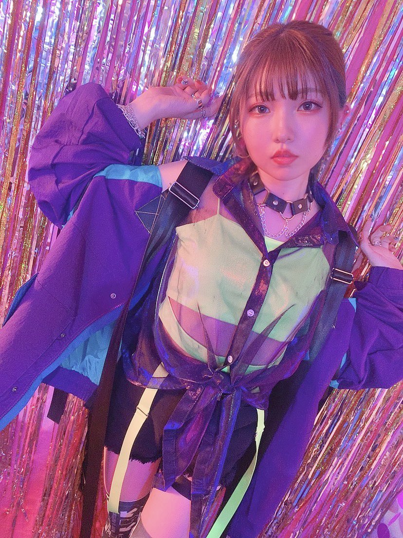 mineda_mayu's tweet photo. #峯田茉優 アーティストデビューミニアルバム【WHO ARE ME?】本日発売です!!✨✨
各種音楽配信サービスにて配信もスタート!!
お待たせ致しました!!!
また一つ夢が叶ったぞーーー!!!🥳🎉🎉
あなたの日常に、#だまゆ_WHOAREME のビビッドなサウンドをどうぞ💜🧡💙
https://t.co/EHCsLMwf94 https://t.co/oJcTe6bz25