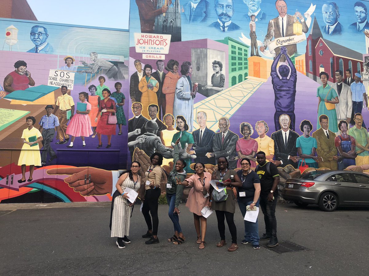 Guiomy87's tweet photo. #TEAM21 #T21 @ParticipateLrng #PLOrientation2023 #UnitingOurWorld #ScavengerHunt #NewFriends #Teacherslife #WeRock  #Stop3  Over 100 community members helped with this mural #CivilRights 💪🏼 https://t.co/a7O86xJxTN
