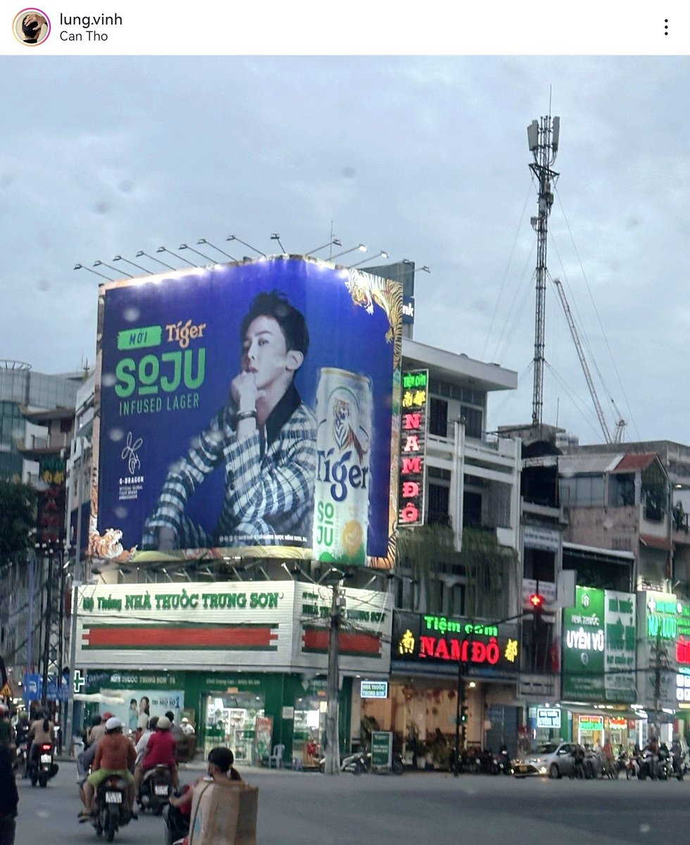 Giant #GDRAGON #TIGERBEER #TigerSoju billboard 😍😚😚