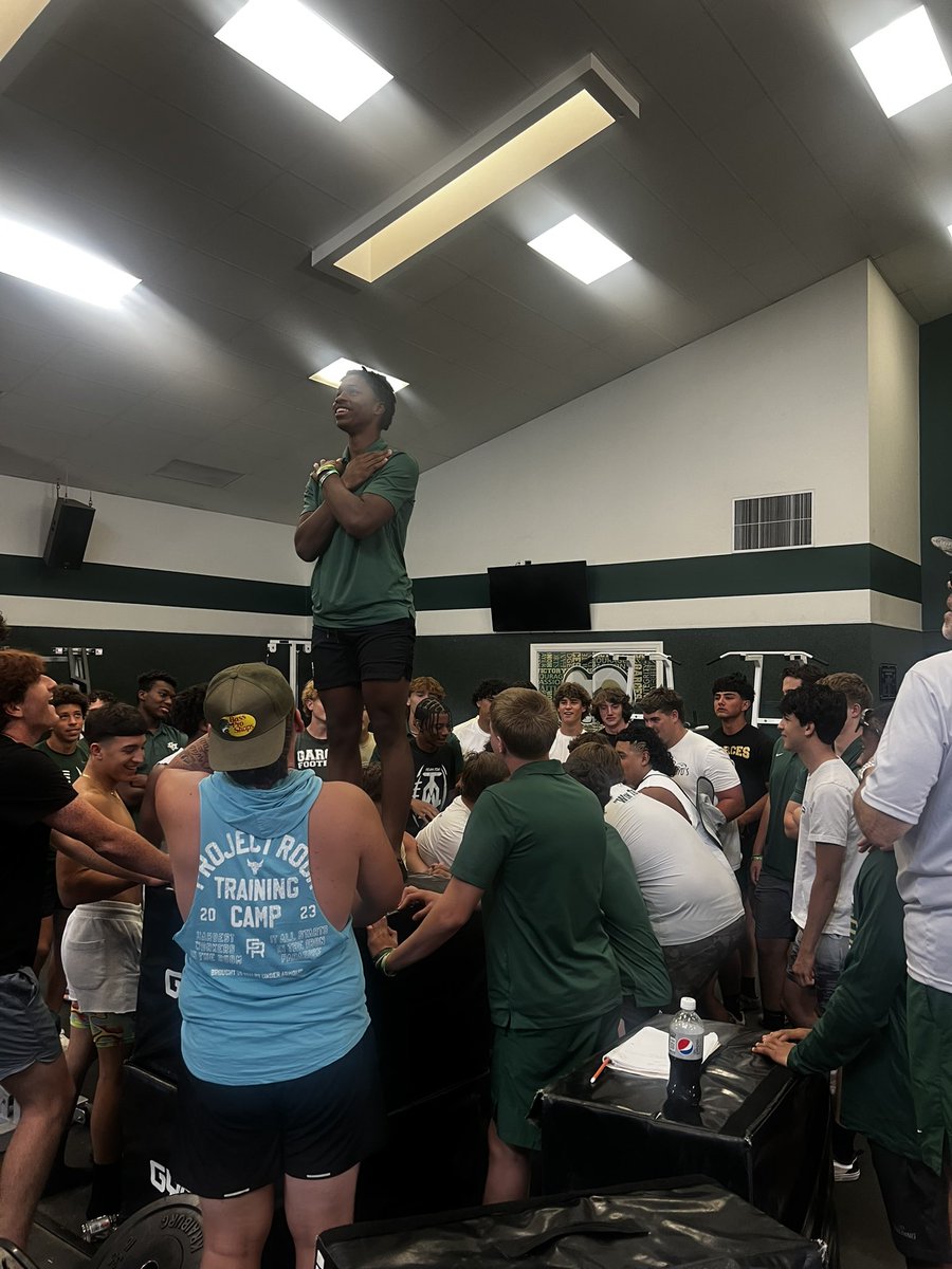 FootballGarces's tweet photo. Brotherhood #GrindTime https://t.co/iCTBByICh6
