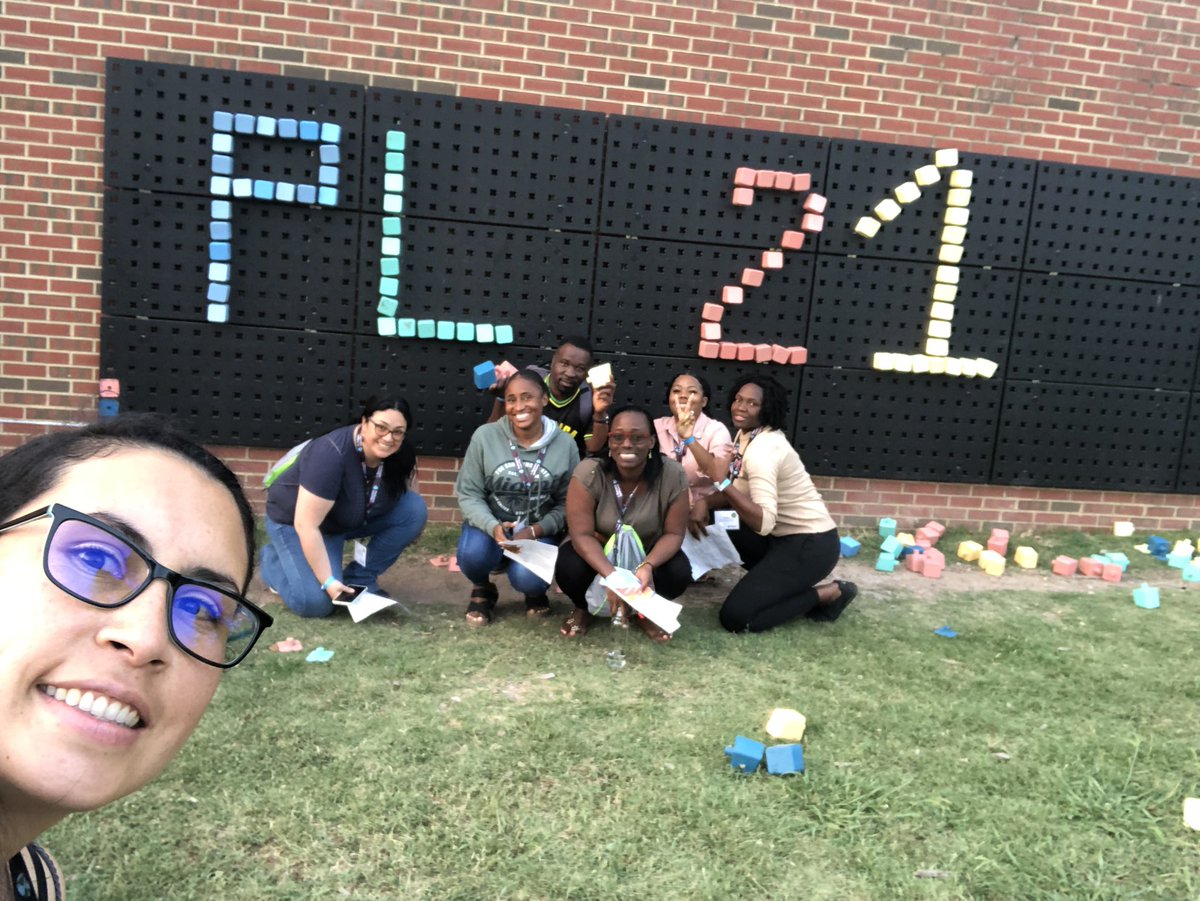 Guiomy87's tweet photo. #TEAM21 #T21 @ParticipateLrng #PLOrientation2023 #UnitingOurWorld #ScavengerHunt #NewFriends #Teacherslife #WeRock We loved that place. #Stop4 “The story goes on” is an interactive public art piece. https://t.co/1evsKwxluw