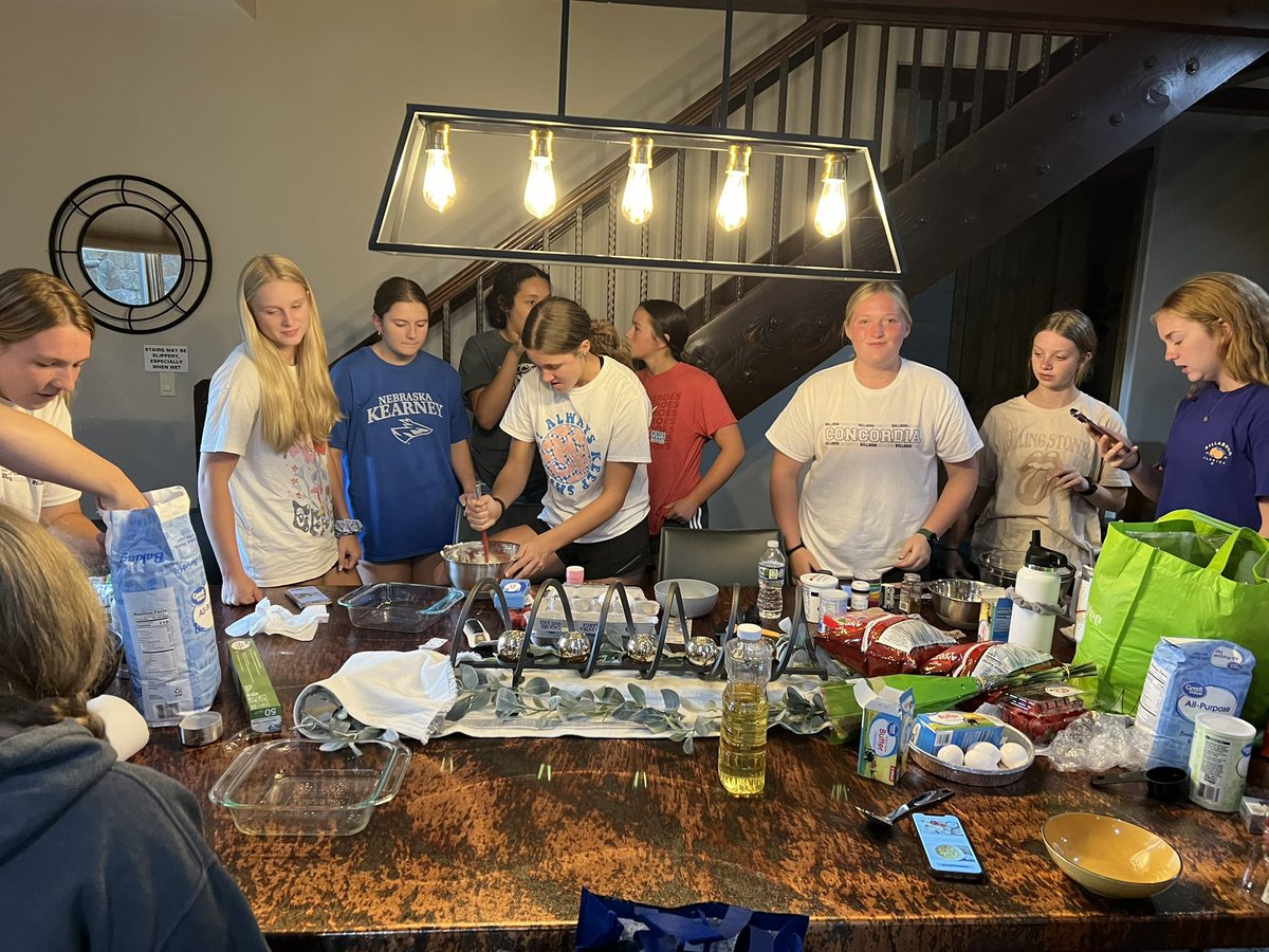 knights_em's tweet photo. Great food this week! The girls made some amazing food! https://t.co/tjJRynFFOI