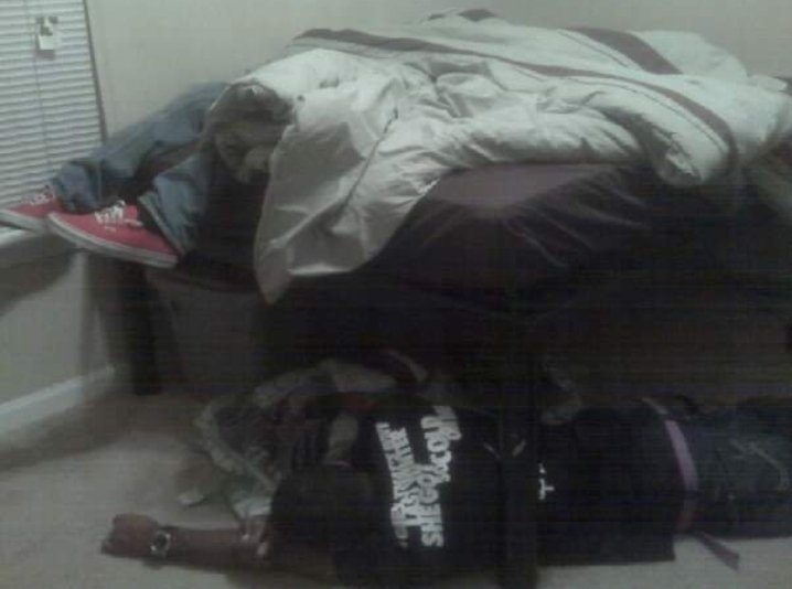 MoneylineMeaux's tweet photo. Me n my son passed out in some hoes apartment in Lafayette 🤣🤣🤣🤣 #RedVans https://t.co/hLE02ApnCs