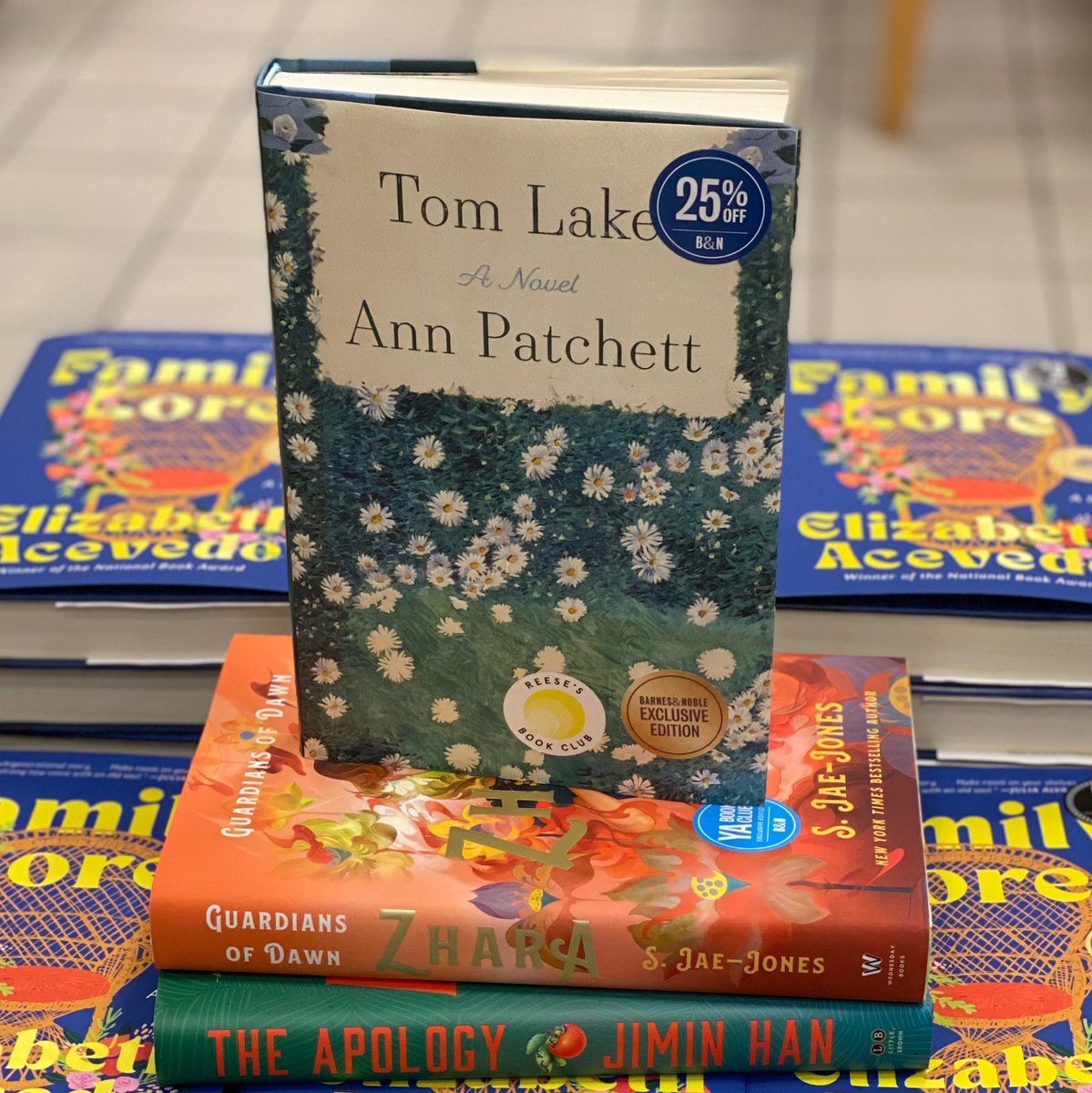 August's #BNBookClub, #BNDiscover, & #BNYABookClub picks are all 25% off for a limited time.

#bnmidwest #annpatchett #sjaejones #jiminhan #bookclub #newbooks