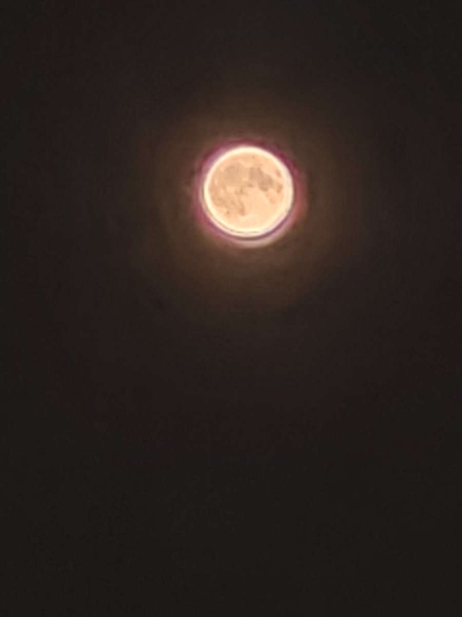 Conversations with the #SuperMoon #bloodmoon Captured by @Hasselblad on @oneplus from my window in southwest DC. @SWDCnewsies @SWDCScoop #nofilter