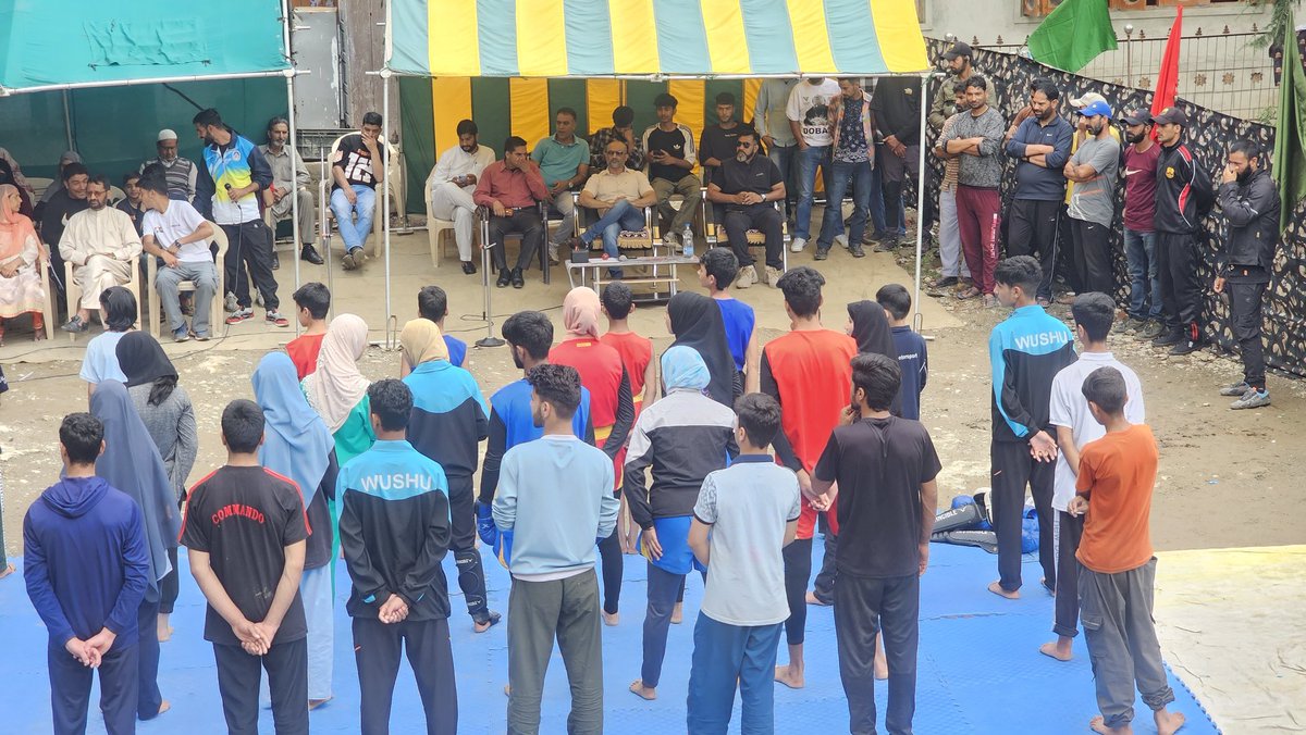 KupwaraTerriers's tweet photo. 𝐖𝐔𝐒𝐇𝐔 𝐓𝐑𝐀𝐈𝐍𝐈𝐍𝐆 𝐂𝐀𝐌𝐏..!!

INDIAN ARMY INAUGURATED WUSHU TRAINING CAMP AT DISNEY LAND PUBLIC SCHOOL TIKKER KUPWARA.
#IndianArmy
#KupwaraTerriers
#YOUTH
#sports 
#wushu
#martialarts https://t.co/gWrJW8JFfZ