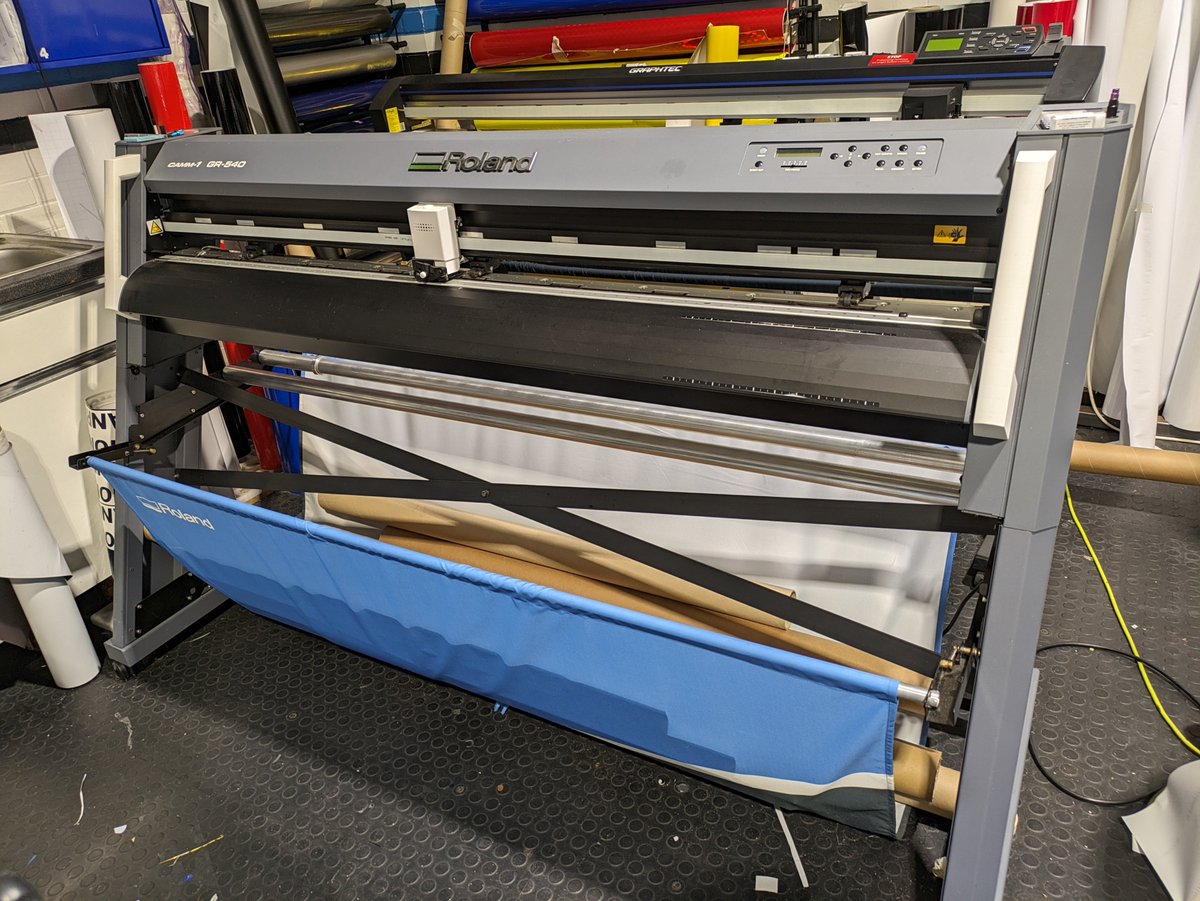 #forsale our #Roland #wideformat #printer and #cutter.

Our Roland VF2-640 and accompanying GR-540 are both for sale, in full working order and ready to go.

Details listed here: uksignboards.com/forums-2/discu…