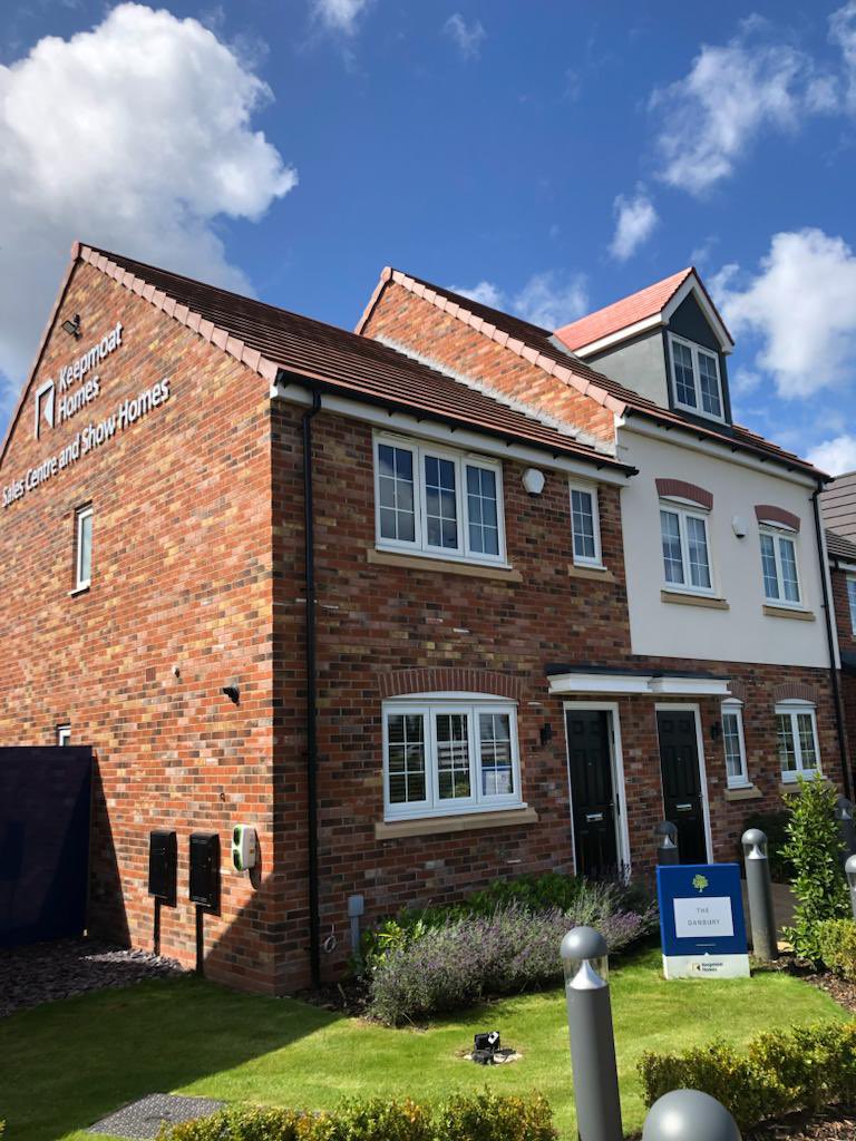 WISEONE_UK's tweet photo. Our advisor Dan has been providing prospective buyers at @KeepmoatHomes Farrington Mews site in #Leyalnd with mortgage advice. If you would like mortgage advice don’t hesitate to contact Wiseone. #mortgages https://t.co/WK2DJCjJrc