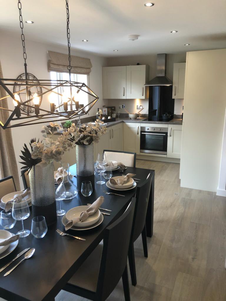WISEONE_UK's tweet photo. Our advisor Dan has been providing prospective buyers at @KeepmoatHomes Farrington Mews site in #Leyalnd with mortgage advice. If you would like mortgage advice don’t hesitate to contact Wiseone. #mortgages https://t.co/WK2DJCjJrc