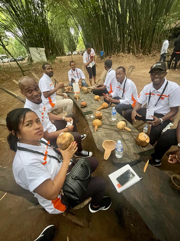 Merci à la communauté Controle Interne des SFM Orange (CECOM / RCMEA / Entités Régulées) et Groupe (DACRG/OMEA et GOS), ainsi qu’aux Responsables de la gouvernance Groupe / Pays et partenaires externes (CENTIF CI et administrateurs indépendants) pour les apports importants (1/2)