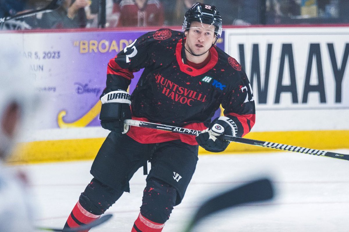 Kanadyjczyk Robbie Fisher 🇨🇦 już wkrótce może dołączyć do drużyny Podhala Nowy Targ 🔜 To doświadczony zawodnik, który może grać zarówno w ataku, jak i w obronie 🏒

planetofhockey.com/n/9160/kanadyj…

#RobbieFisher #Hokejpl #TransferywPHL #PodhaleNowyTarg