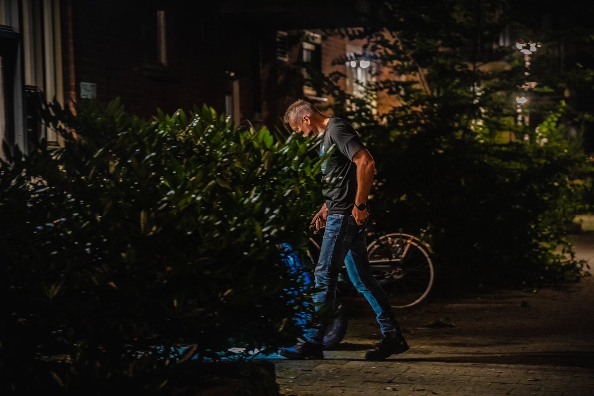 JeffreyNOB's tweet photo. Afgelopen nacht stond ik 8km verderop en hoorde ik een gigantische knal. Het bleek opnieuw een #explosie te zijn. Dit keer op de #WillemRuyslaan in #Rotterdam. Geen gewonden wel schade, op 16 feb werd er voor de deur ook op een man geschoten https://t.co/b31Lqd6Z6g https://t.co/H4MfYGoSrg