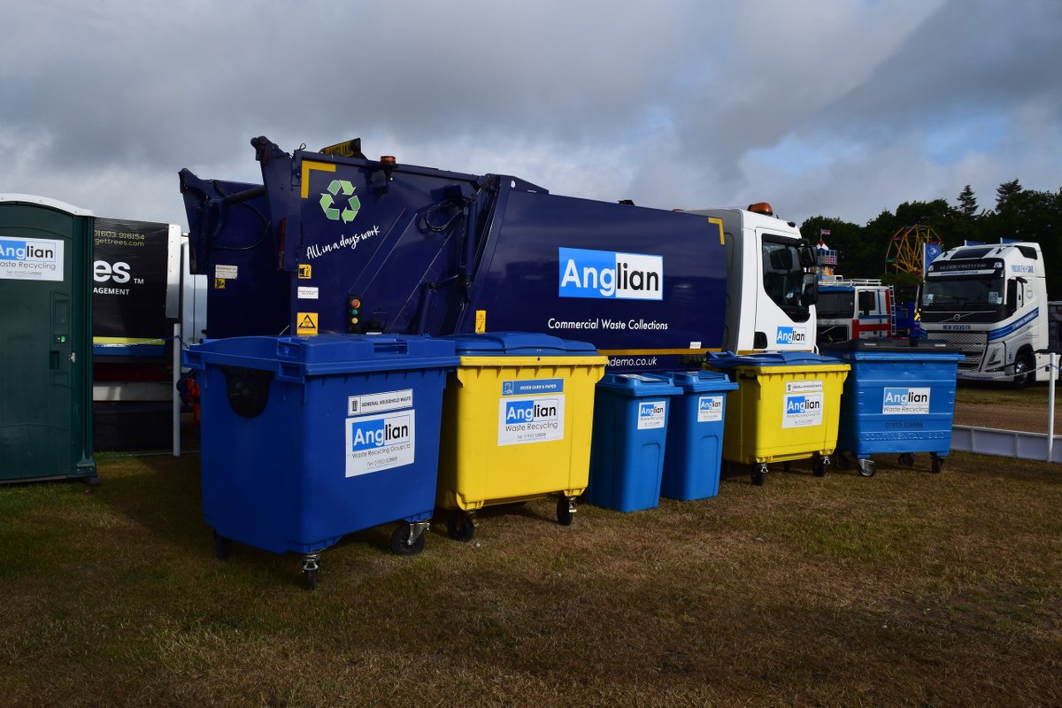 DemoAnglian's tweet photo. We have a fab opportunity for a Dustcart driver/loader to join our #wasterecycling division! 

🚛 Class 2 #HGV licence or above is required 
🚛 Competitive salary &amp; benefits package on offer

https://t.co/vc5m45CVcC

#hgvdrivers #hgvdriver #lgv #recruitment #jobhunting https://t.co/eEF6WIjYHN