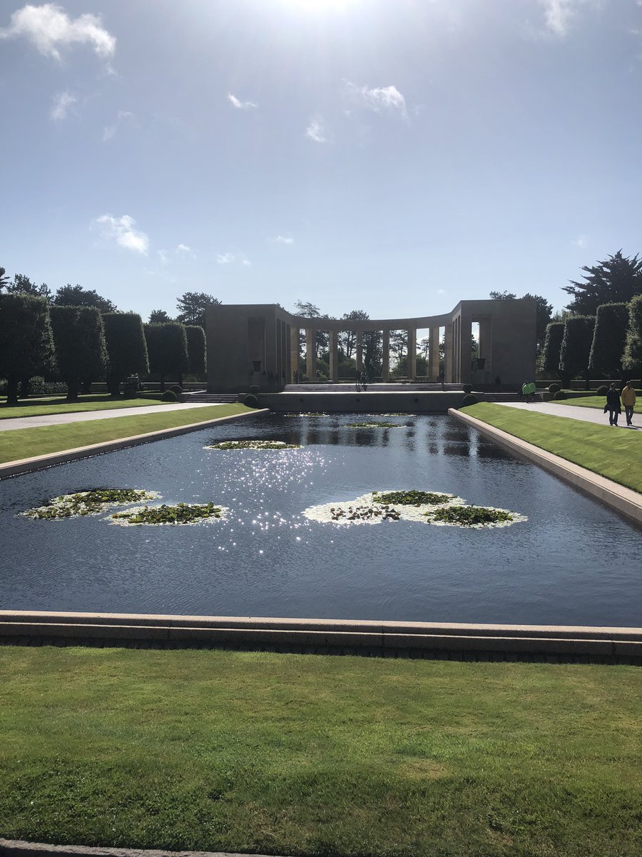 MaxdeKok1913's tweet photo. Amerikaanse begraafplaats zeer indrukwekkend 

#Normandie #americancemetary #summer2023 https://t.co/oqceLB2zD2
