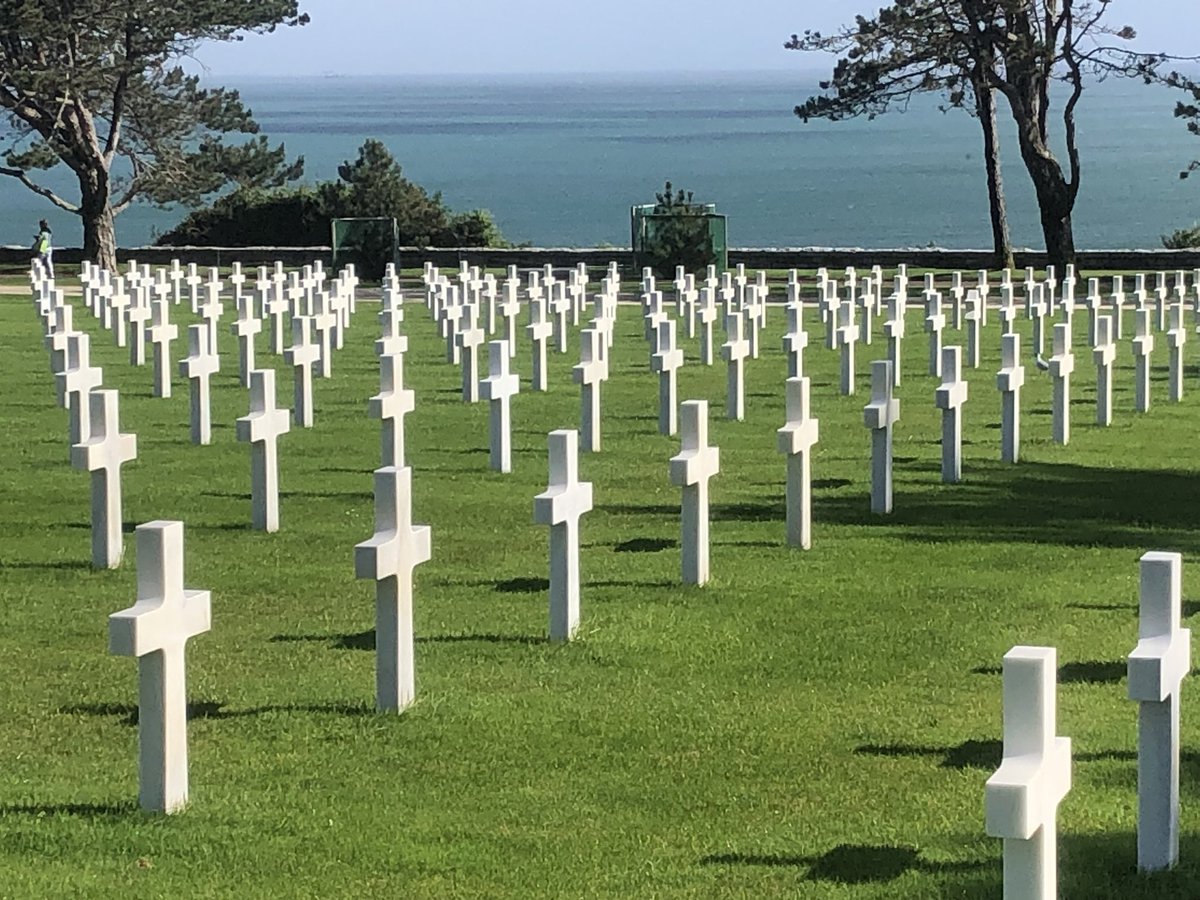 MaxdeKok1913's tweet photo. Amerikaanse begraafplaats zeer indrukwekkend 

#Normandie #americancemetary #summer2023 https://t.co/oqceLB2zD2