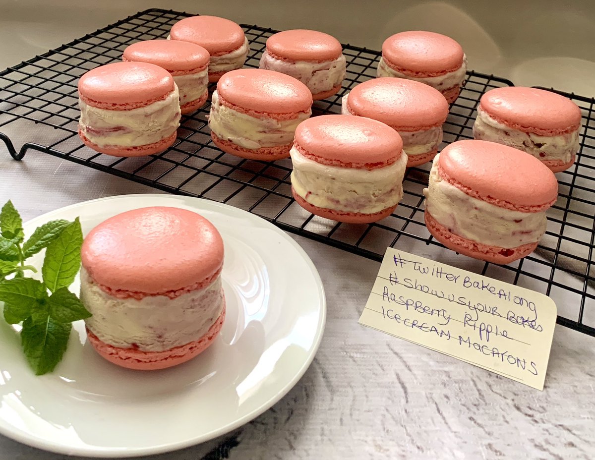 Raspberry ripple icecream macarons #icecreamsandwich #twitterbakealong #showusyourbakes <a href="/thebakingnanna1/">The Baking Nanna</a> <a href="/Rob_C_Allen/">Robert Allen</a> <a href="/FirstTMaster/">#FirstTMaster</a> 💗💗💗