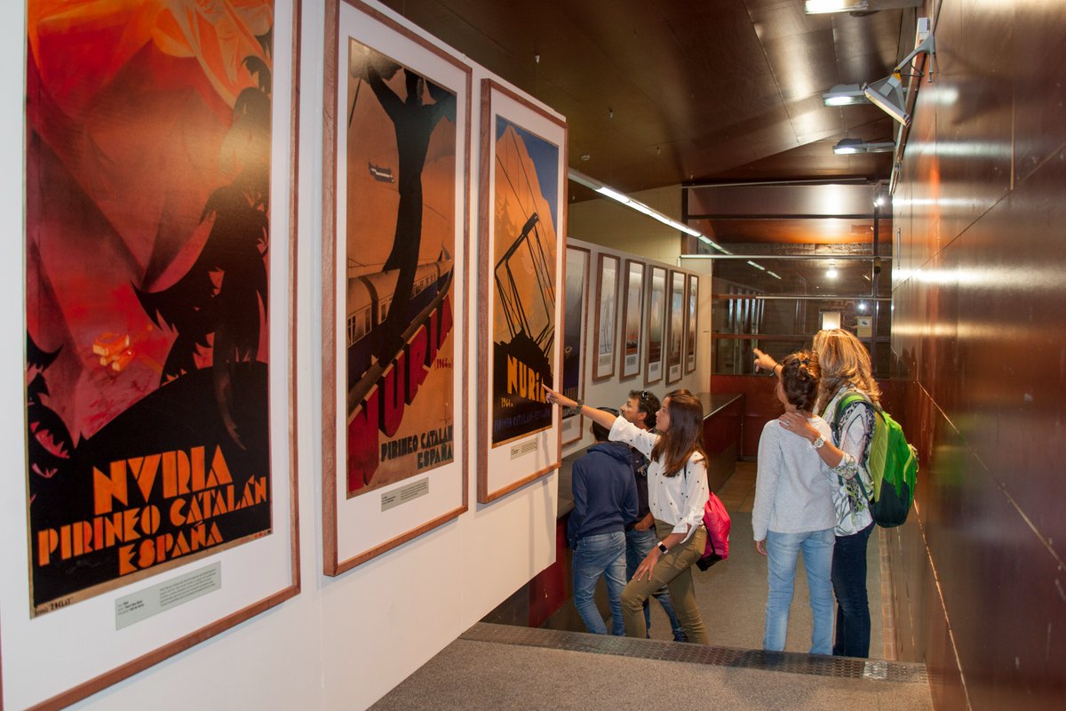 turistren_fgc's tweet photo. 👨‍👩‍👧‍👦 Vine a Vall de Núria en família i aprofita el descompte del bitllet familiar. 

El bitllet inclou viatge experiencial amb audioguia 📱, diferents exposicions🖼 i passeig panoràmic en telefèric🚡

ℹ️ Més informació a https://t.co/cpcVKX8SPu 

#Turistren https://t.co/SkGdX9mtSD