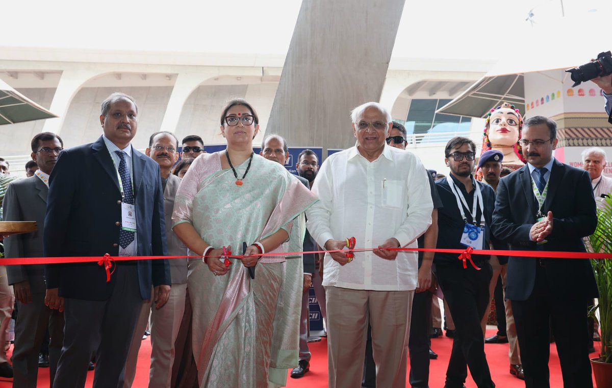 Bhupendrapbjp's tweet image. ગાંધીનગરના મહાત્મા મંદિર ખાતે G20 અંતર્ગત મહિલા સશક્તિકરણ અંગે મંત્રીશ્રીઓની કોન્ફરન્સ યોજાઈ રહી છે, જેના ઉપલક્ષ્યમાં રાષ્ટ્રવિકાસમાં મહિલાઓના યોગદાનની થીમ સાથે આયોજિત પ્રદર્શનનો માનનીય કેન્દ્રીય મંત્રી શ્રીમતી સ્મૃતિ ઈરાની સાથે શુભારંભ કરાવ્યો.