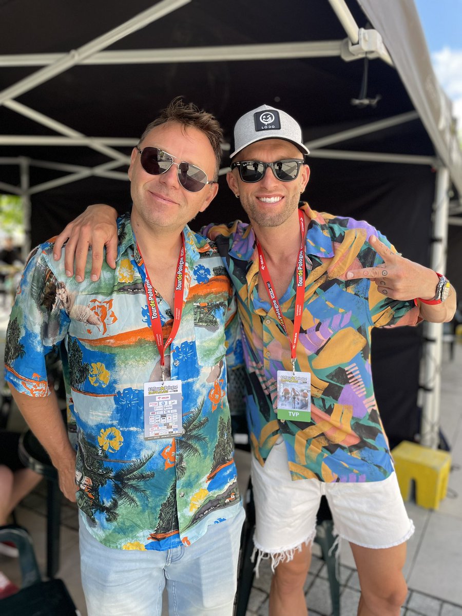 Kolorowo dziś na starcie Tour de Pologne. I słonecznie wreszcie. Na zdjęciu <a href="/TMarczynski/">Tomasz Marczyński</a> oraz nasz nieoceniony podwydawca/reporter Piotr „Siłka” Markowski 👊

<a href="/sport_tvppl/">TVP SPORT</a>