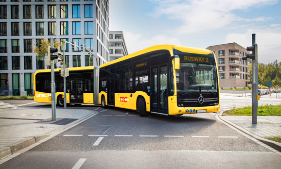 qu4tremedia's tweet photo. On sait à quoi vont ressembler les #busways liégeois. @LeTEC_Wallonie a fait son choix pour les bus à haut niveau de service
https://t.co/FWErF1FbVU
#mobilité #Liège #bus #tram https://t.co/9KAe5cCWMw