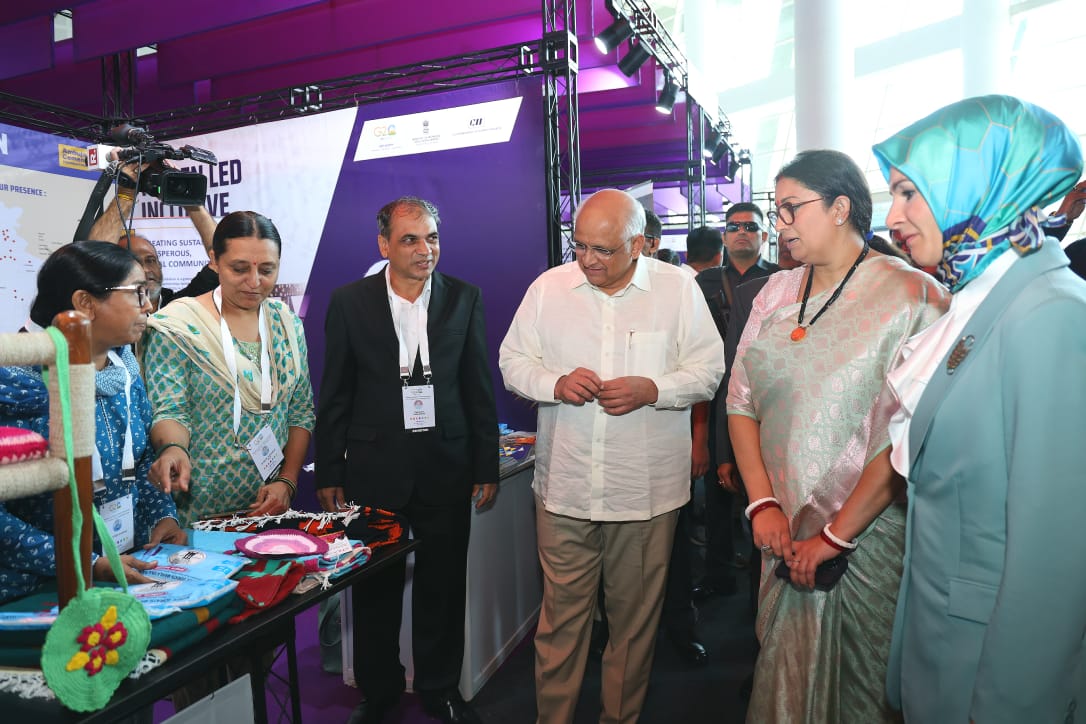 Bhupendrapbjp's tweet image. ગાંધીનગરના મહાત્મા મંદિર ખાતે G20 અંતર્ગત મહિલા સશક્તિકરણ અંગે મંત્રીશ્રીઓની કોન્ફરન્સ યોજાઈ રહી છે, જેના ઉપલક્ષ્યમાં રાષ્ટ્રવિકાસમાં મહિલાઓના યોગદાનની થીમ સાથે આયોજિત પ્રદર્શનનો માનનીય કેન્દ્રીય મંત્રી શ્રીમતી સ્મૃતિ ઈરાની સાથે શુભારંભ કરાવ્યો.