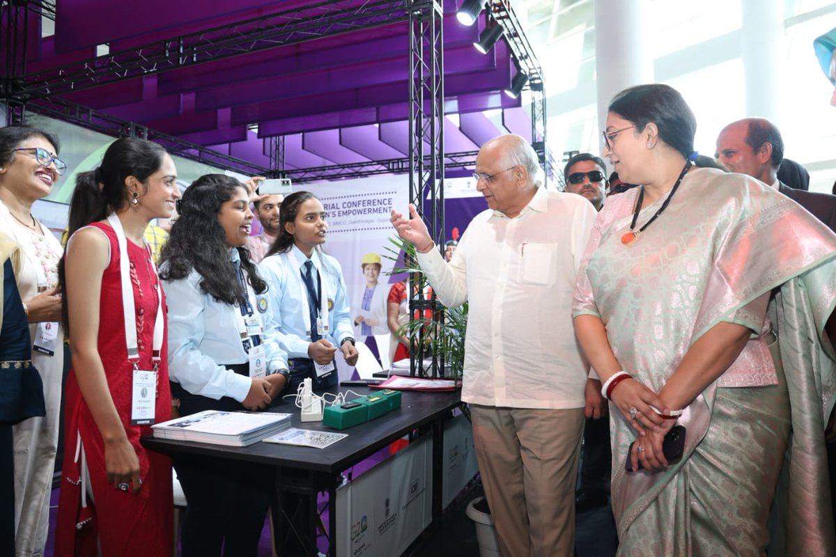 Bhupendrapbjp's tweet image. ગાંધીનગરના મહાત્મા મંદિર ખાતે G20 અંતર્ગત મહિલા સશક્તિકરણ અંગે મંત્રીશ્રીઓની કોન્ફરન્સ યોજાઈ રહી છે, જેના ઉપલક્ષ્યમાં રાષ્ટ્રવિકાસમાં મહિલાઓના યોગદાનની થીમ સાથે આયોજિત પ્રદર્શનનો માનનીય કેન્દ્રીય મંત્રી શ્રીમતી સ્મૃતિ ઈરાની સાથે શુભારંભ કરાવ્યો.