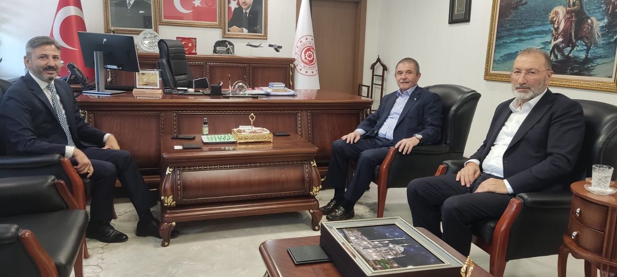AhmetAYDIN_02's tweet photo. Ak Parti 22. 23. ve 24. Dönem Manisa Milletvekilimiz, 
HAK-İŞ Eski Genel Başkan Yardımcısı Sn. @H_Tanriverdi ‘yi misafir ettik. 
Sn. Milletvekilimize nazik ziyaretleri için teşekkür ederim. https://t.co/DHGbuCVN8d