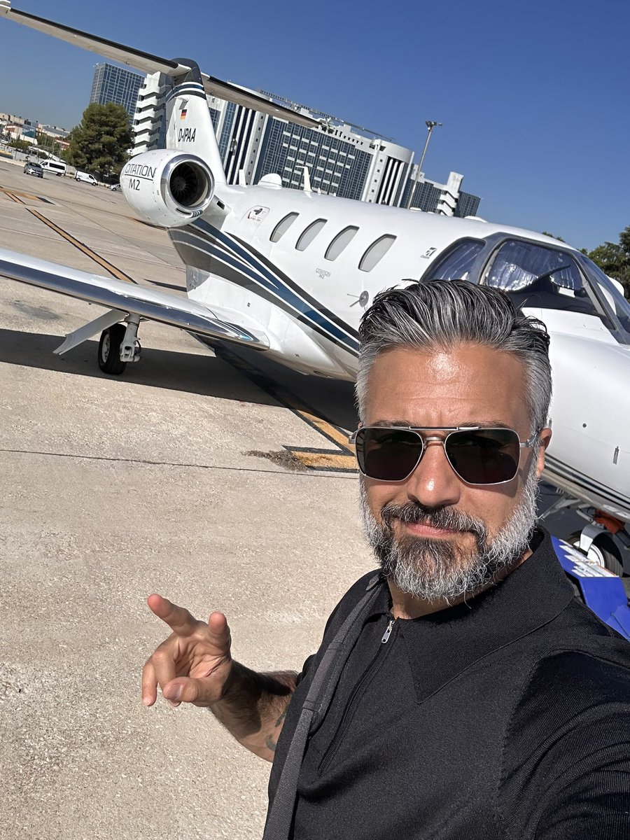 jaimecamil's tweet image. Gracias a #flyselect por coordinar nuestro vuelo de Madrid a Paris y por el lindo detalle 🥰👍🏽🛩️