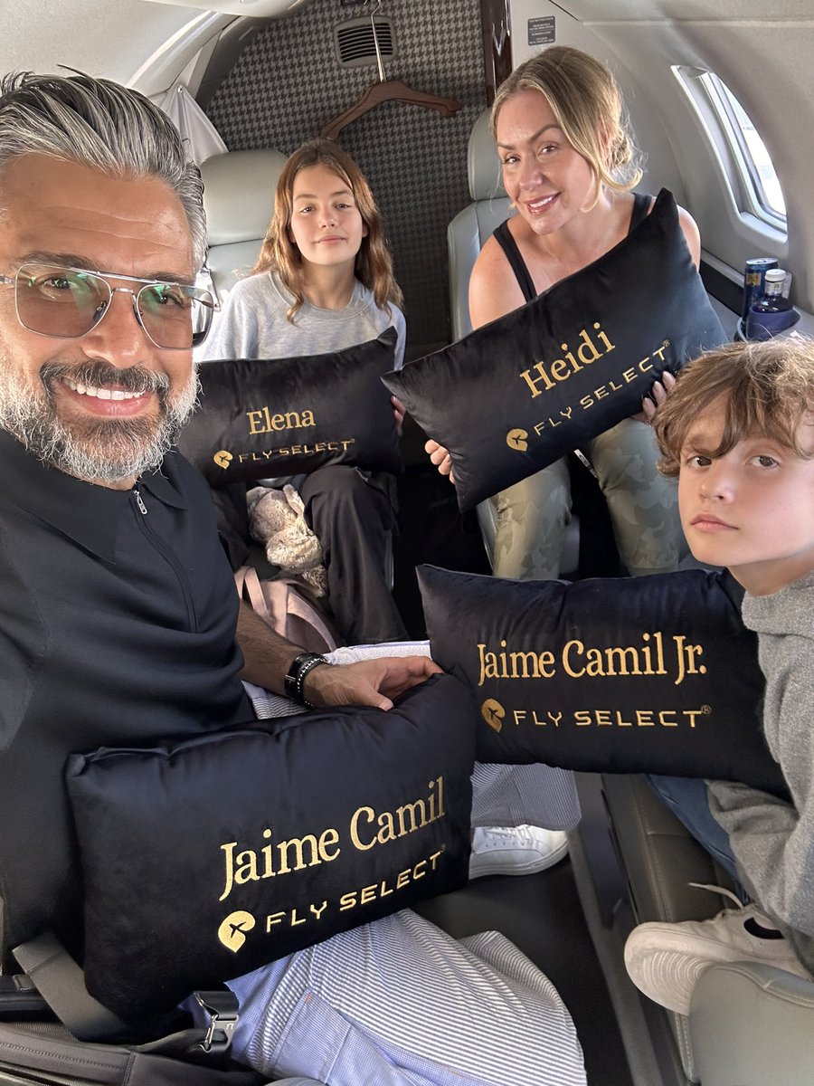 jaimecamil's tweet image. Gracias a #flyselect por coordinar nuestro vuelo de Madrid a Paris y por el lindo detalle 🥰👍🏽🛩️