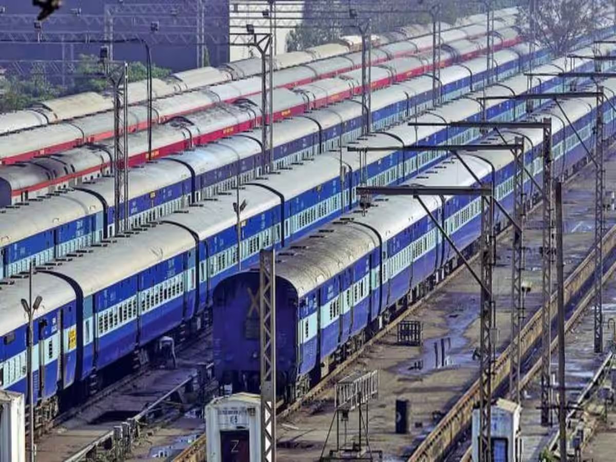 'पिछले 4 साल में रेलवे का कर्ज़ बढ़कर 8 हजार करोड़ रुपए बढ़ गया है'

◆ रेलवे ने बताया 

Indian Railway | #IndianRailway