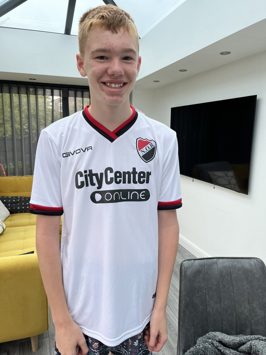 Absolutely made up with his new shirt <a href="/leprososoy/">Newell's Old Boys</a> #lufc #mot #Newells