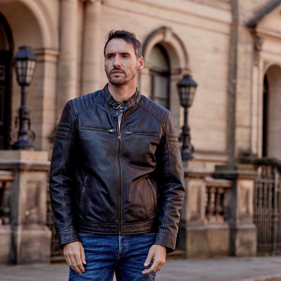 The 90s are back on trend! Keep up with the times, or back with them, and add a simple 90s Biker Jacket to your wardrobe for those chilly summer days.

bit.ly/3Ot0myw 

#90sFashionTrend #MensStyleGuide #OutfitInspo