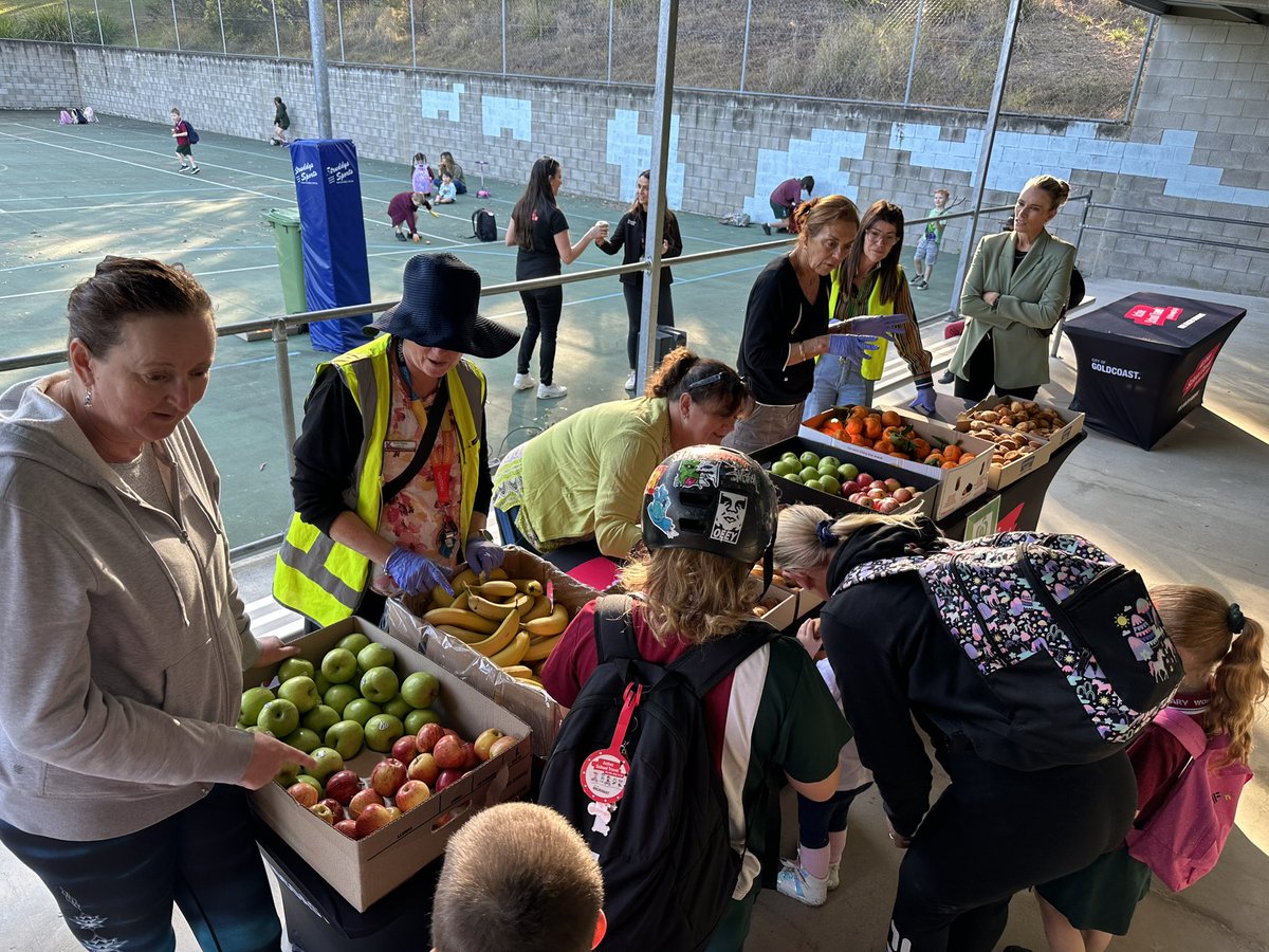 Great fun to share breakfast with the #Worongary State School team today as we celebrate their continuing as the BEST school in @cityofgoldcoast for Active Travel engagement. 

We officially opened a new bike cage today (big thanks to young Chase for helping me with that!) to