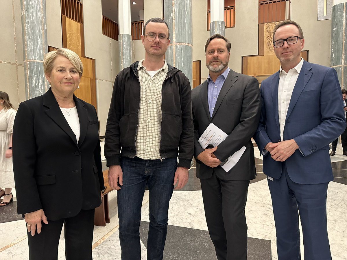 Journalism is not a crime. Free Julian Assange. Proud to welcome Julian’s brother Gabriel to the Senate this afternoon with @davidshoebridge @senatorsurfer @NickMcKim Powerful speeches. Time for the Albanese Government to step it up to full throated support for a hero.