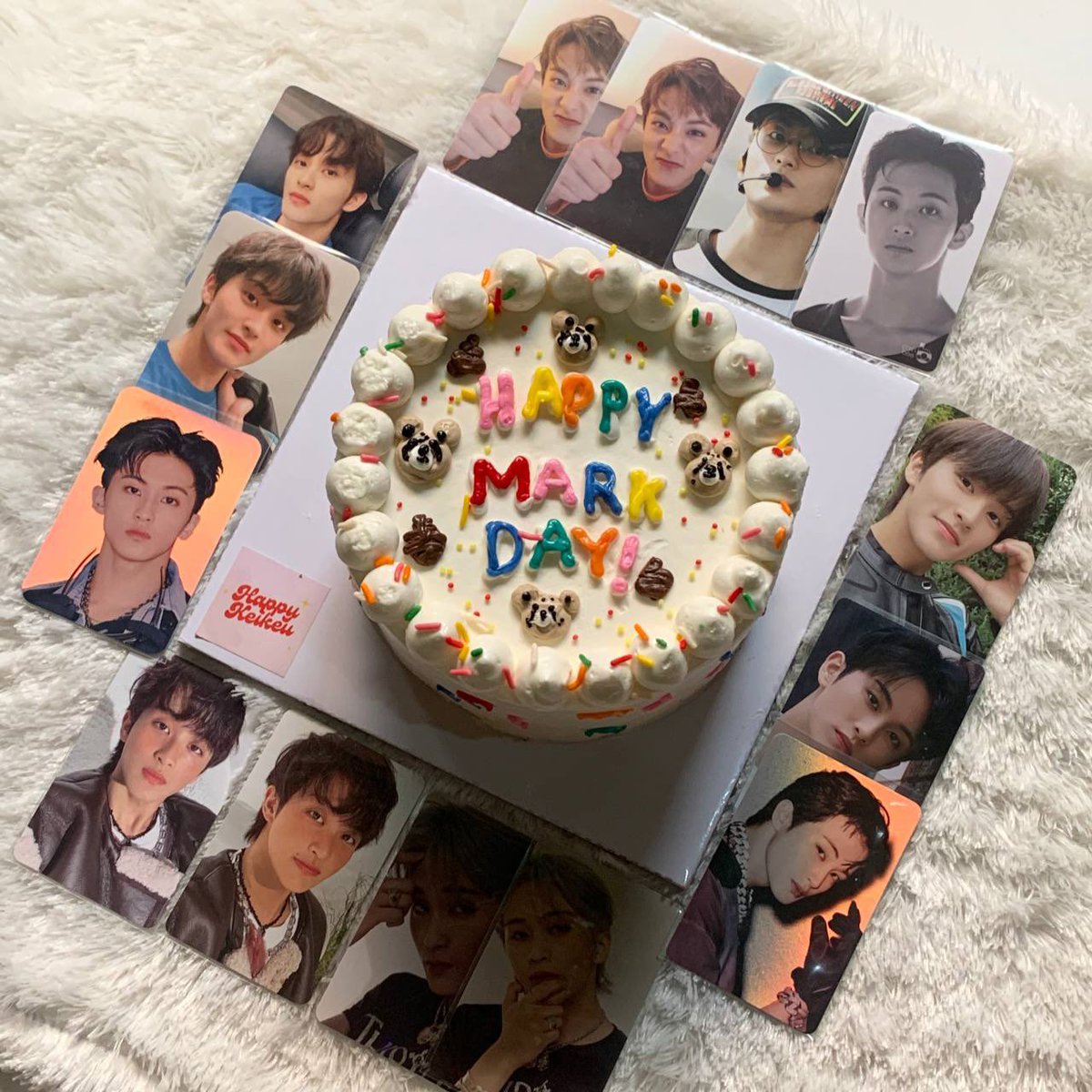 marklovesbot's tweet photo. happy birthday to the sweetest human being, Mark Lee. ★☆

#마크의_스물네번째_골든아워
#24thGoldenMarkYear 
#HappyMarkDay https://t.co/W6PONuij3c