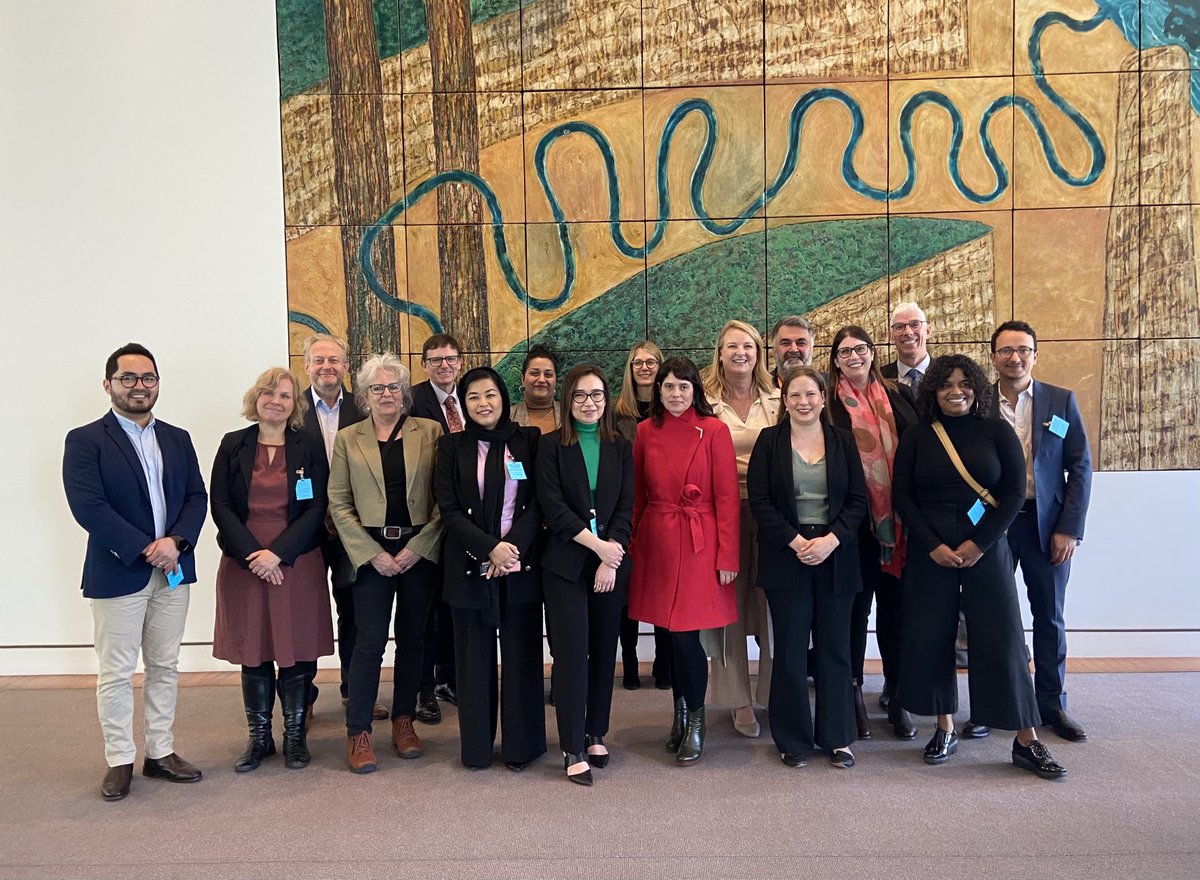 Strong representation from across the #refugee sector in Australia, briefing independent MPs and Senators in Parliament yesterday on reforming Australia’s asylum policy ⁦<a href="/KyleaTink/">Kylea Tink</a>⁩ ⁦<a href="/DavidPocock/">David Pocock</a>⁩ ⁦<a href="/amnestyOz/">Amnesty International Australia 🕯</a>⁩