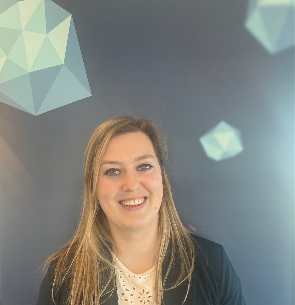 Deze maand vieren we de dienstjubilea van enkele bijzondere collega's bij Valid. We willen graag Chris, Neeltje en Robin feliciteren met hun 5-jarig dienstverband. Daarnaast zijn we ontzettend trots op onze collega Nick, die al maar liefst 15 jaar bij ons in dienst is! 🎉