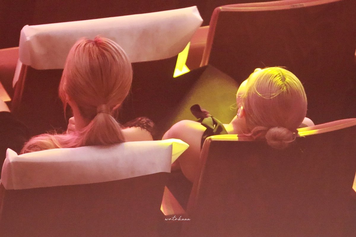 ChaengB24's tweet photo. She was also tired that day ! But everyone only focus to the other one!  Invalidating the youngest !  She also dealing something that no one knows ! Until today 😔😔 #beckysangels https://t.co/LXhLIrIlJQ
