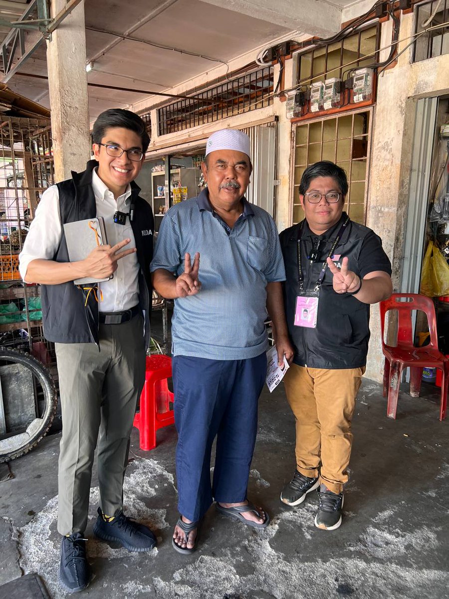 mudahululangat's tweet photo. Walkabout Calon MUDA N23 Al Hafiz Ikhwan bersama YB Syed Saddiq di sekitar Dusun Tua
π Taman sri nanding
β° 10 pagi
ποΈ 2/8/2023
#meMUDAkanDusunTua
#MelakarDusunTua
#Calon02 https://t.co/UHC41EPhMk