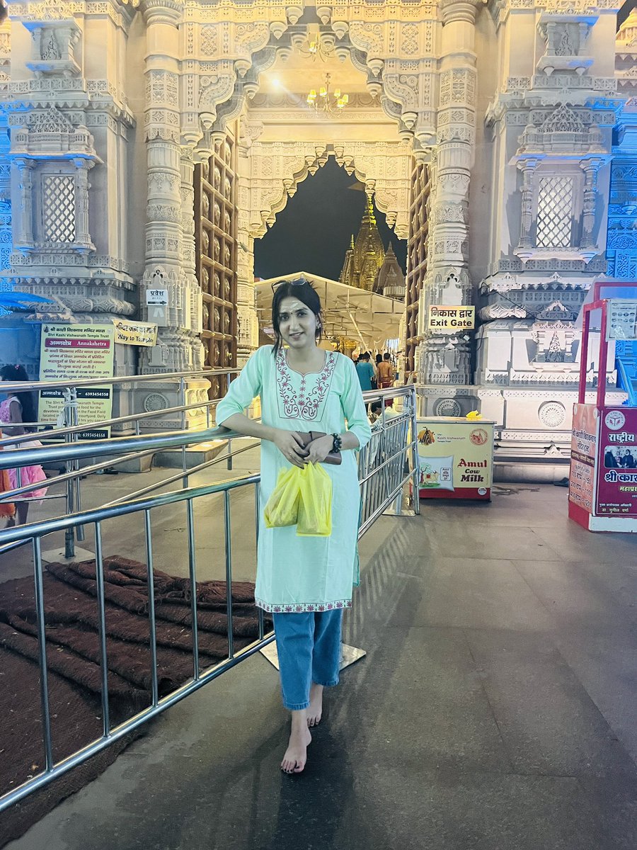 Sakshijournalis's tweet photo. The spiritual heart of India🙌
#kashi #Vishvanath https://t.co/KoxrRe45gW