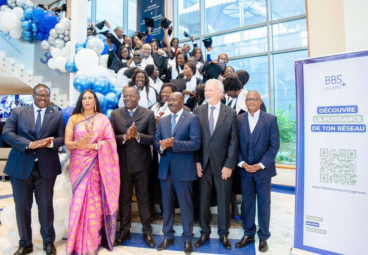 Chaleureuses félicitations à la 15e promotion de l’Ecole Supérieure de la Banque pour cette nouvelle réussite ! Vous avez franchi une étape cruciale.
Que vos compétences et votre détermination vous guident vers des horizons de succès.
#Graduation, #BBS, #GroupeBGFIBank