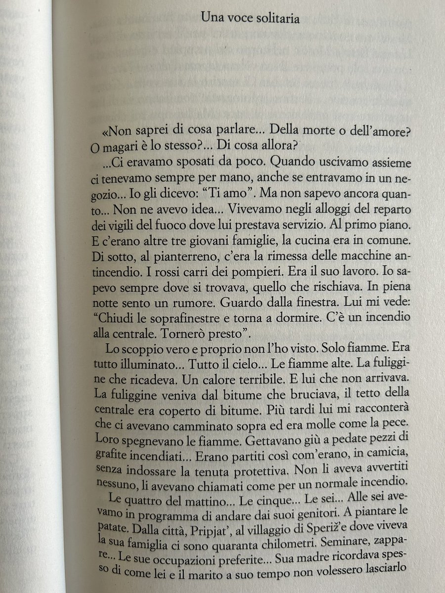 donniejackflash's tweet photo. Questa di Ljudmila Ignatenko è la testimonianza più dolorosa che abbia mai letto. 

Svetlana Aleksievič, Preghiera per Černobyl’. @EdizioniEO https://t.co/bjpabDX4gC