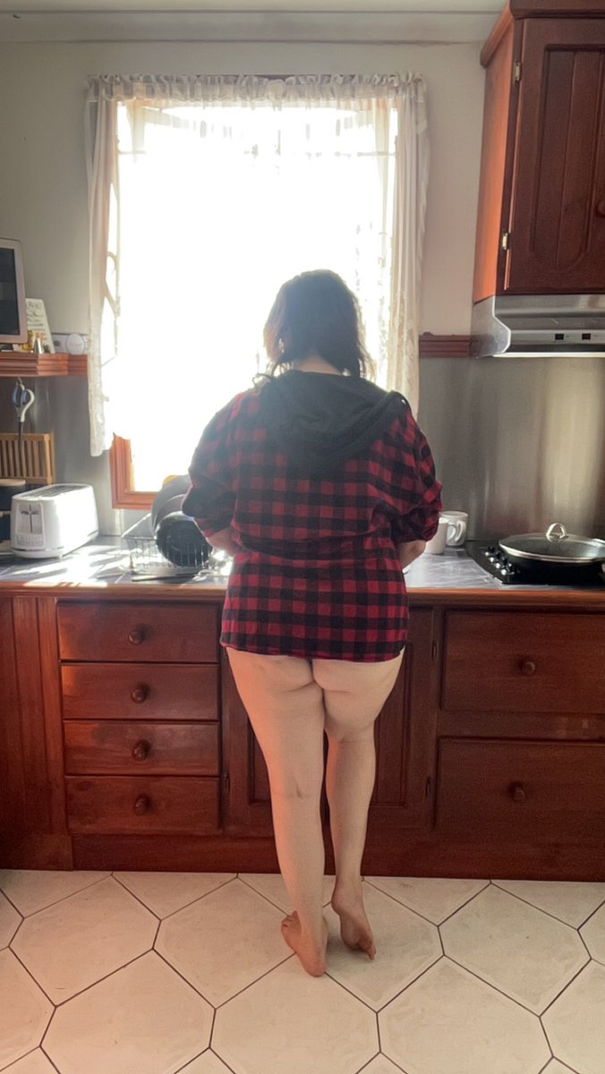 MissyK3229's tweet photo. I made us coffee and did a bit of cleaning up. Hope you don’t mind me using your shirt #onlyfansgirl #onlyfans #goodmorning https://t.co/it76w4yq9r
