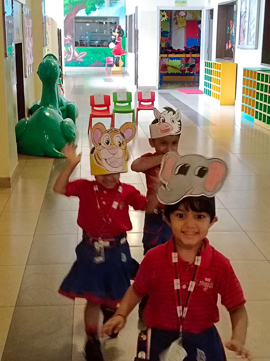 SAI_Edu_In's tweet image. Nursery students grasped Ordinal Numbers through storytelling and a race activity. Little SAIoneers enjoyed identifying objects&apos; positions in a sequence, making learning logical and fun.

#LogicalLearning #FunLearning #OrdinalNumbers #Storytelling #RaceActivity