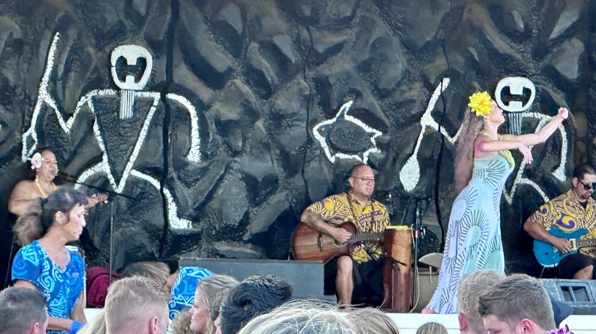 benomix's tweet photo. I'm at Legends of the Pacific Luau in Waikoloa, HI https://t.co/pcFGzMTw8M https://t.co/M50z1Lovox