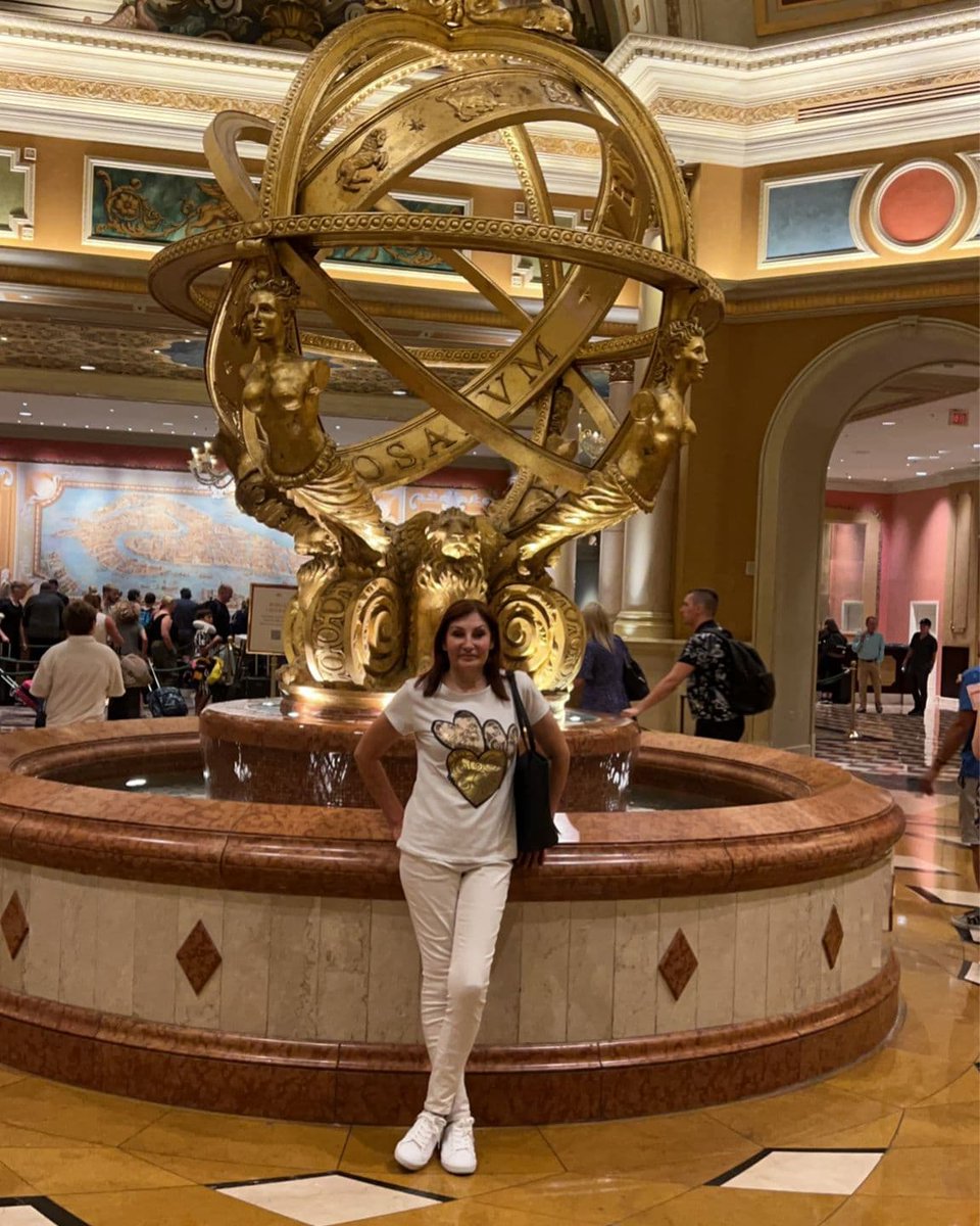 ridinghat1's tweet photo. MrsB is loving Vegas! https://t.co/BBgkDwoSSz