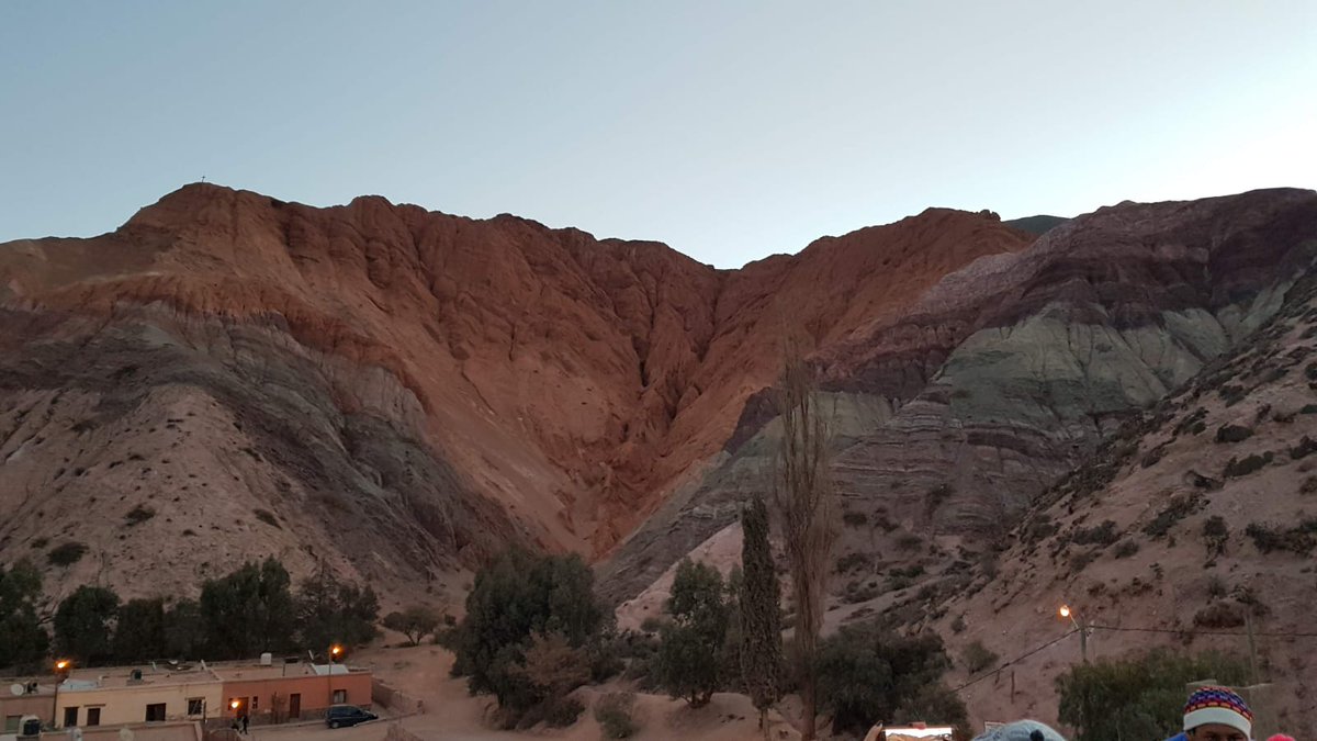 ⛰️ "El Macizo de los Siete Colores"⛰️  
Cerro ubicado en la ciudad de Purmamarca, provincia de Jujuy.
¿Como se llega?
- realizando un recorrido desde la ciudad de Purmamarca 
- realizando un trekking por la parte de atrás del cerro, llamado El Camino De Los Colorados, o escalarlo